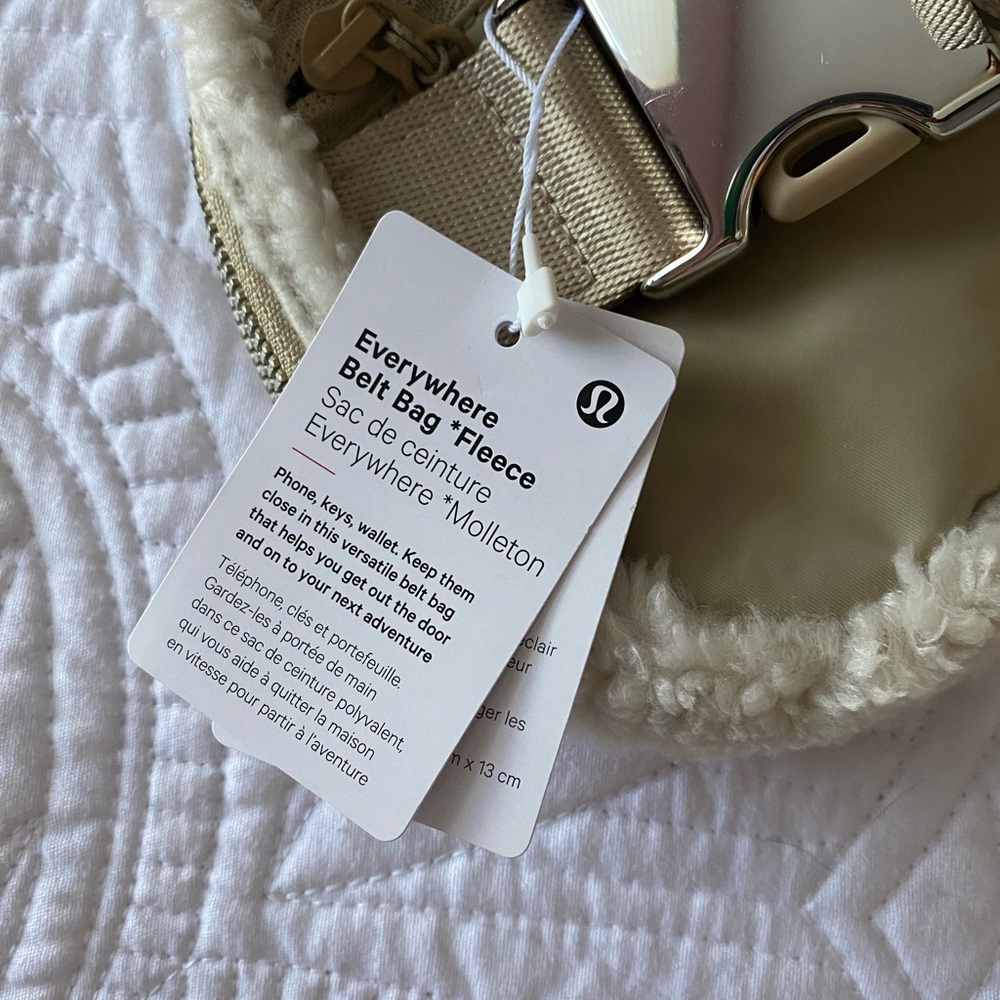 White LuluLemon Everywhere Belt Bag *Fleece - Picture 7 of 7